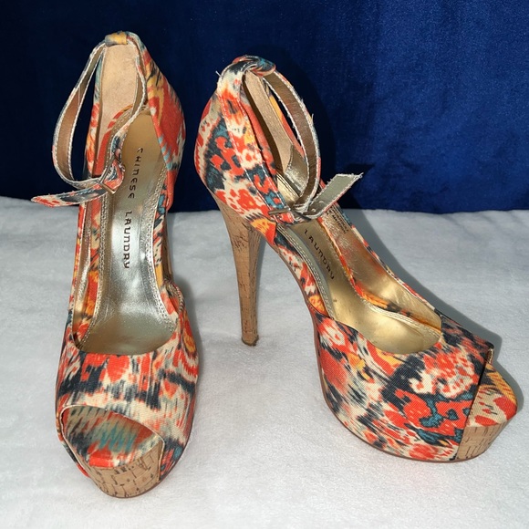 Strap Heels - Picture 2 of 7